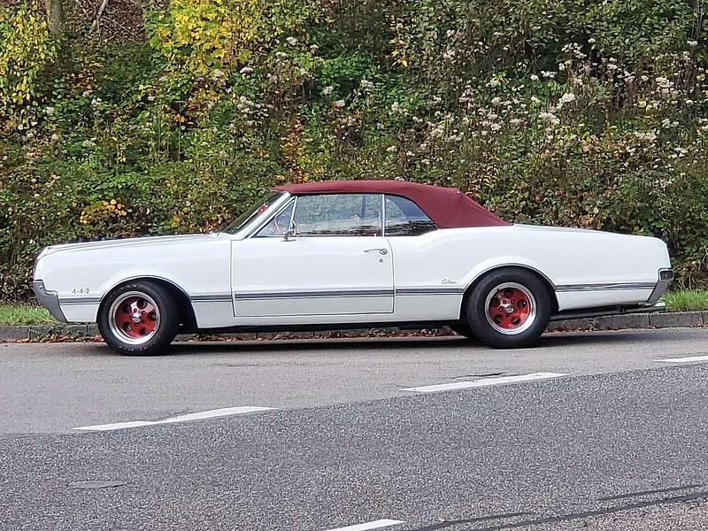 Gebraucht Oldsmobile Cutlass 220 PS (161 kW) 1966 Weiß Cabrio