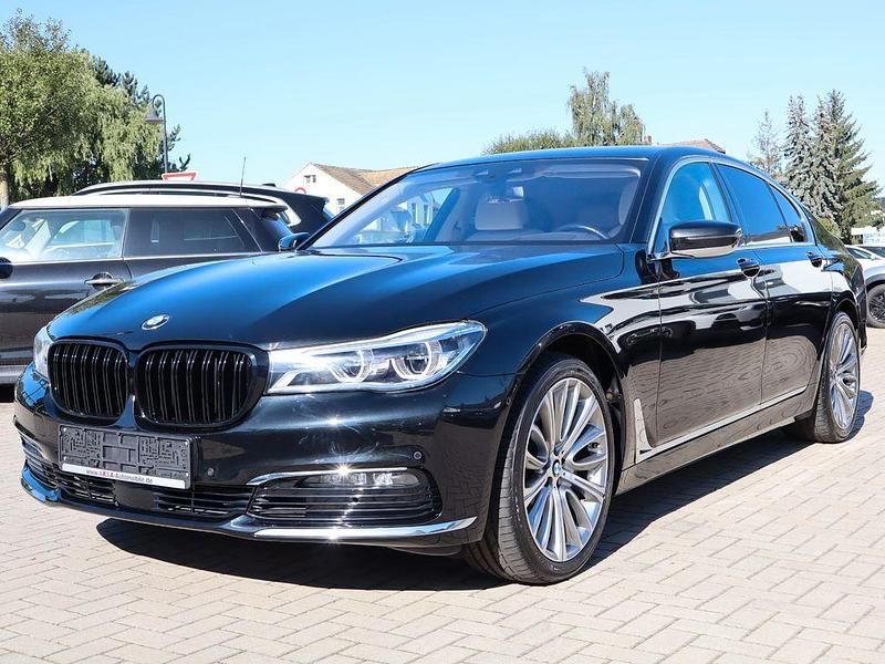 Second-hand BMW 740 320 CP (235 kW) 2017 Negru Berlinǎ