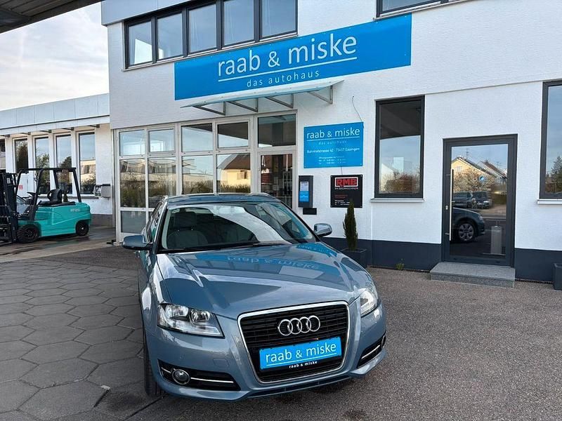 Gebraucht Audi A3 Attraction 105 PS (77 kW) 2011 Blau Kleinwagen