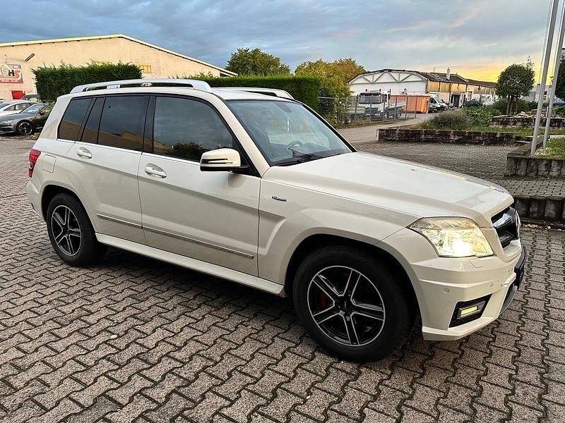 Weiß Gebraucht 2011 Mercedes GLK250 SUV | 10.900 € (Fairer Preis) - Bild 1/4