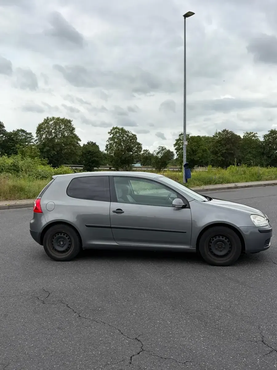 Gebraucht VW Golf V 75 PS (55 kW) 2005 Grau Kleinwagen