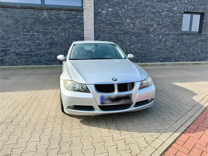 Gebraucht BMW 318 143 PS (105 kW) 2007 Silber Kombi