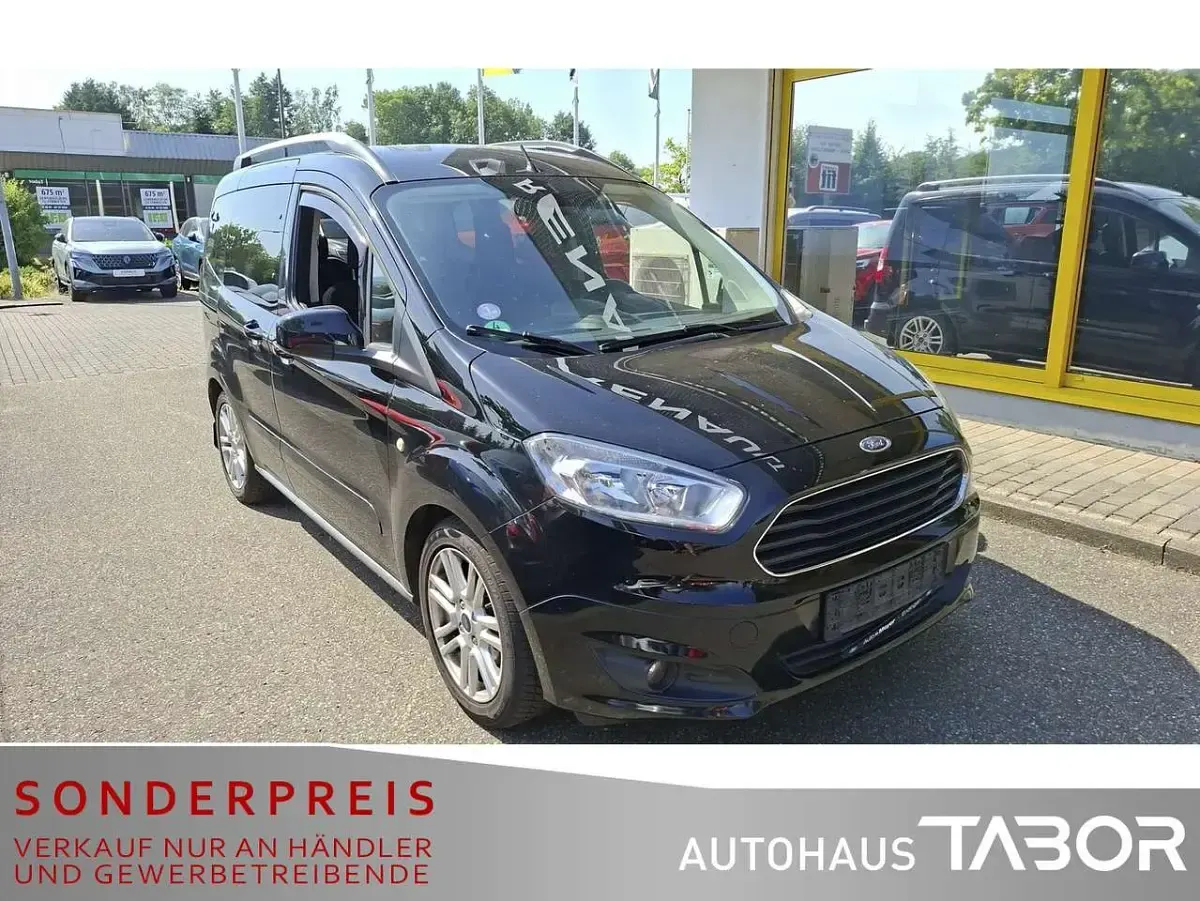 Gebraucht Ford Tourneo Courier Titanium 101 PS (74 kW) 2017 Shadow black Van / Kleinbus