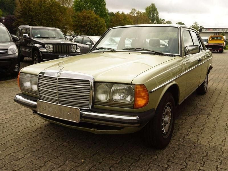 Gebraucht Mercedes E230 136 PS (100 kW) 1984 Beige Limousine