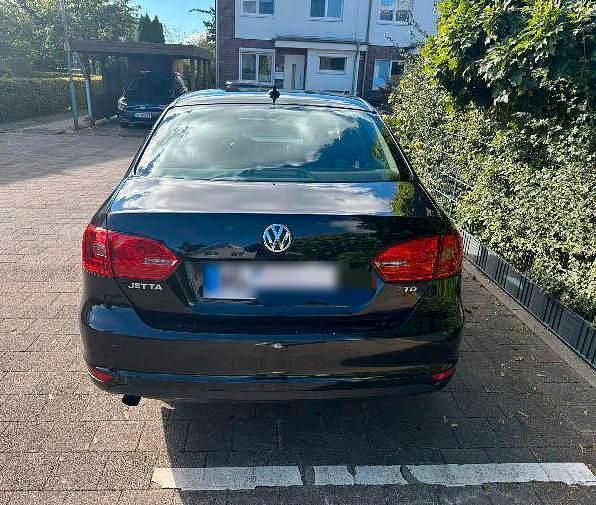 Gebraucht VW Jetta Comfortline 105 PS (77 kW) 2011 Schwarz Limousine