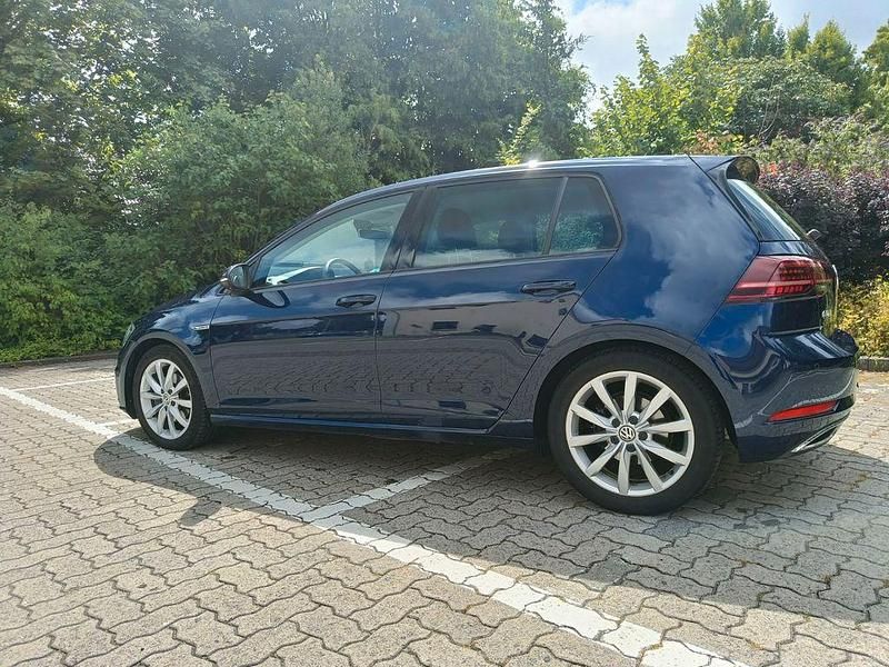 Blau Gebraucht 2020 VW Golf VIII Highline Limousine | 16.800 € (Fairer Preis) - Bild 1/4