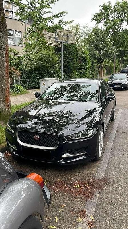 Schwarz Gebraucht 2018 Jaguar XE R-Sport Limousine | 21.000 € (Fairer Preis) - Bild 1/4