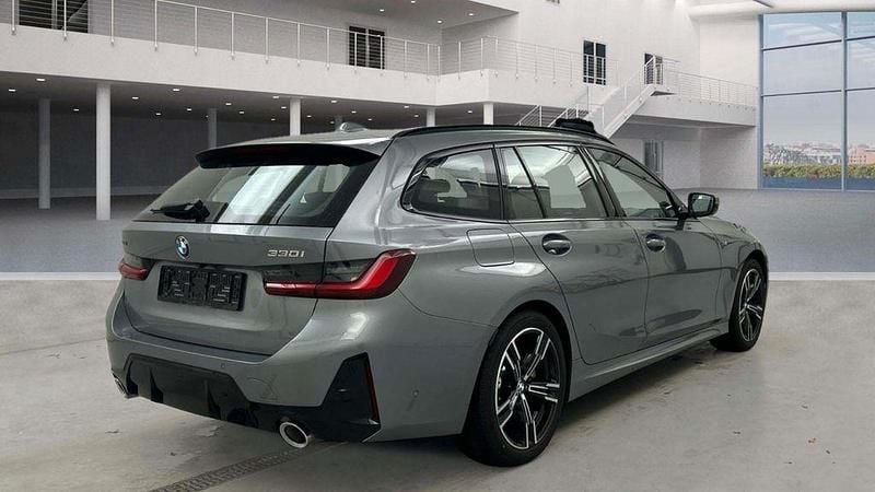 Gebraucht BMW 330 M Sport 245 PS (180 kW) 2024 Grau Kombi