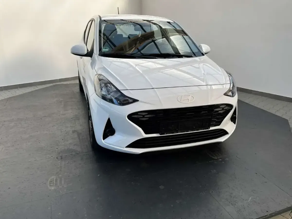 Gebraucht Hyundai i10 Trend 63 PS (46 kW) 2025 Atlas white / sol Kleinwagen