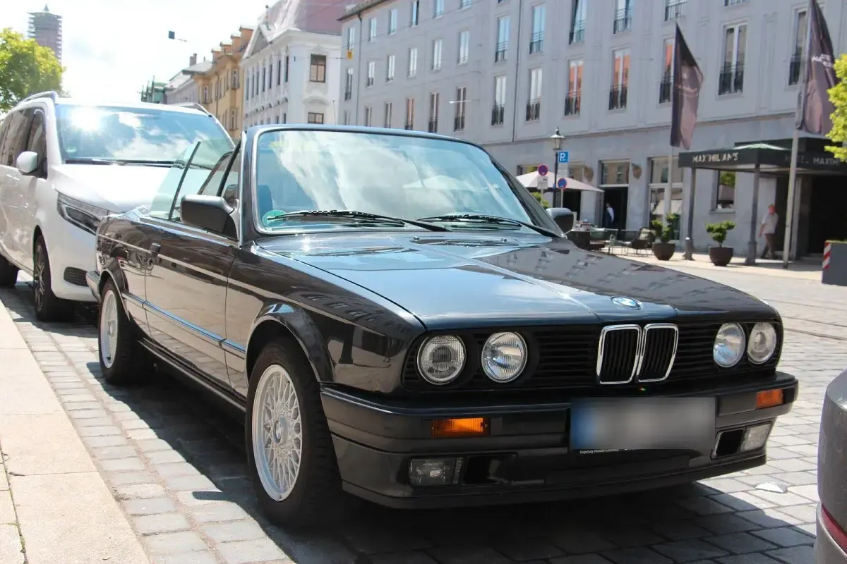 Gebraucht BMW 318 Cabriolet 113 PS (83 kW) 1992 Schwarz Cabrio