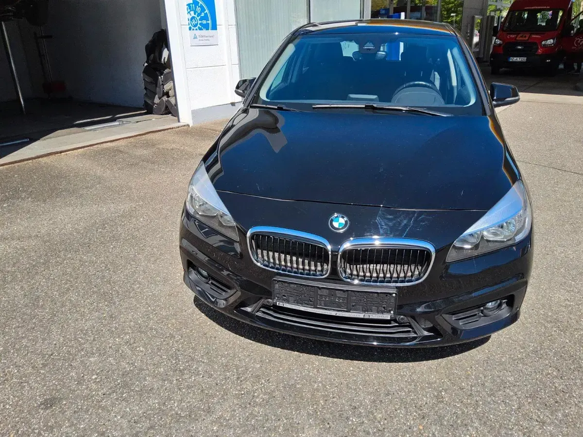 Gebraucht BMW 216 Advantage 102 PS (75 kW) 2016 Akzent schwarz hochglanz Kombi