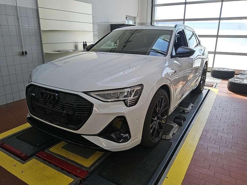 Gletscherweiß metallic Gebraucht 2022 Audi e-tron Black Edition SUV | 39.815 € (Guter Preis) - Bild 1/1