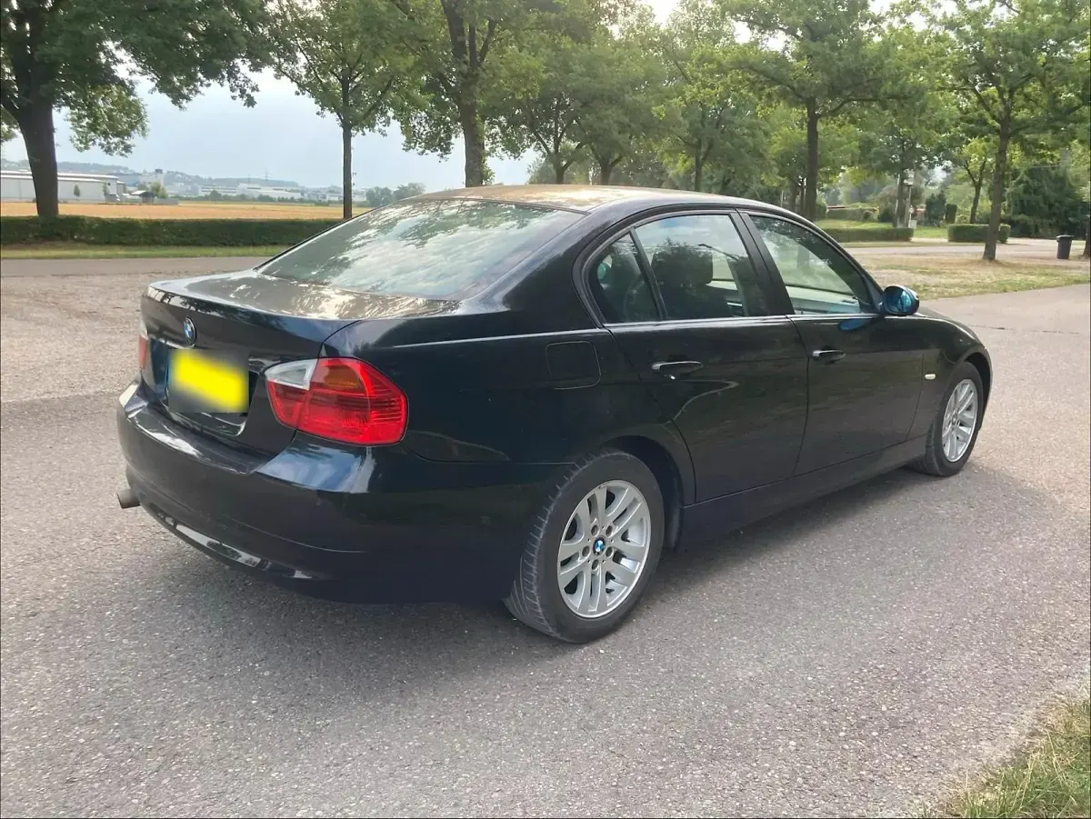 Gebraucht BMW 318 129 PS (94 kW) 2006 Schwarz Limousine