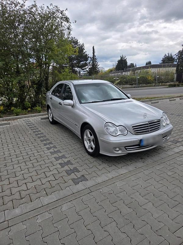 Gebraucht Mercedes 200 122 PS (89 kW) 2004 Silber Limousine