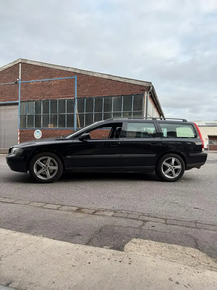 Używany Volvo V70 163 KM (119 kW) 2003 Czarny Kombi
