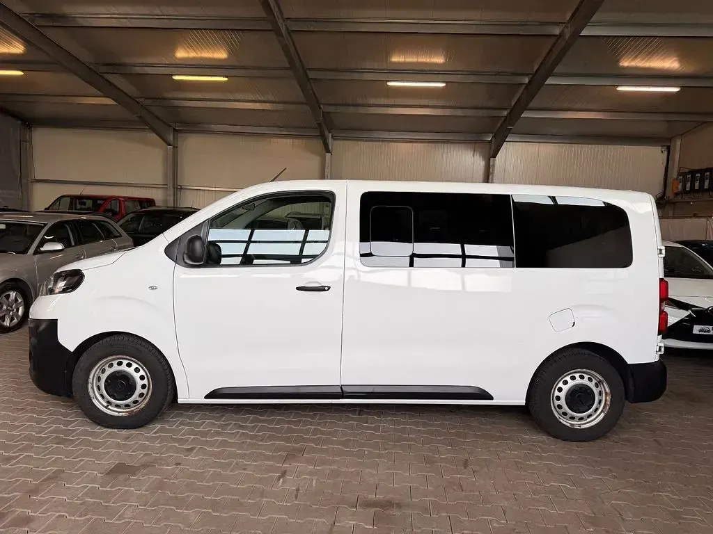 Gebraucht Opel Vivaro 120 PS (88 kW) 2021 Weiß Van / Kleinbus