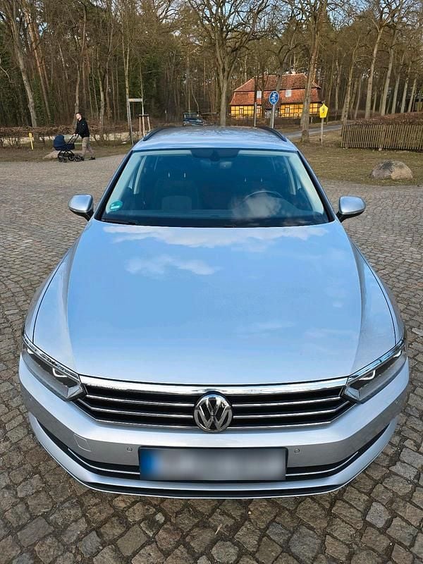 Gebraucht VW Passat 150 PS (110 kW) 2017 Silber Kombi