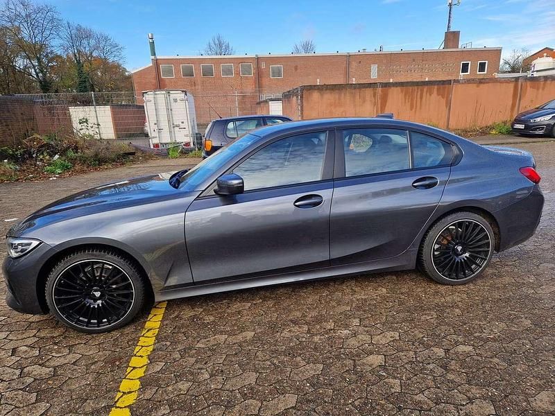 Gebraucht BMW 318 Advantage 150 PS (110 kW) 2021 Limousine