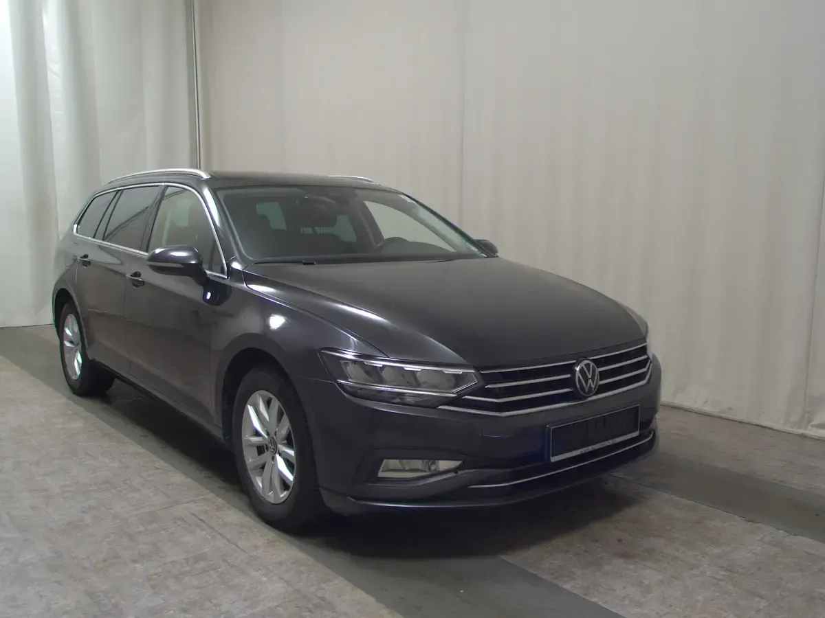 Gebraucht VW Passat Business 150 PS (110 kW) 2022 Grau Kombi