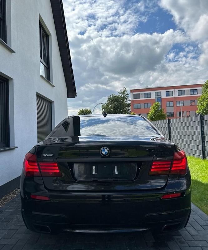 Gebraucht BMW 750 M Sport 381 PS (280 kW) 2012 Schwarz Limousine