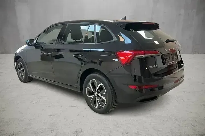Gebraucht Skoda Scala Ambition 110 PS (80 kW) 2023 Schwarzmagic perleffekt Kleinwagen