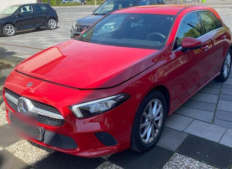 Rot Gebraucht 2018 Mercedes A200 Progressive Limousine | 21.980 € (Fairer Preis) - Bild 1/4