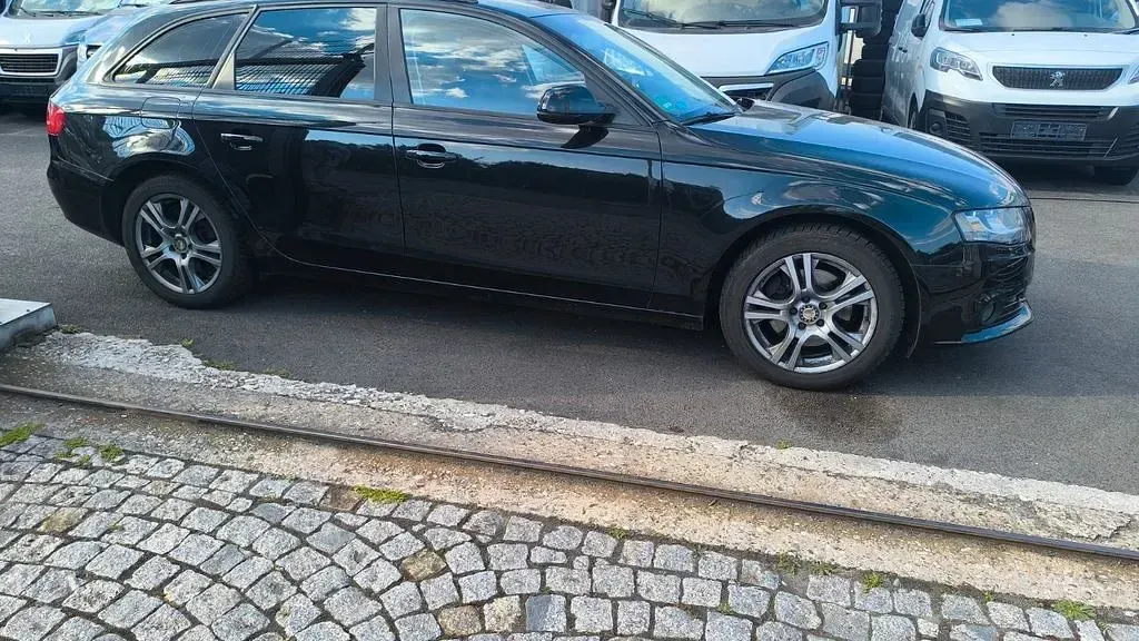 Gebraucht Audi A4 Attraction 170 PS (125 kW) 2011 Schwarz Limousine