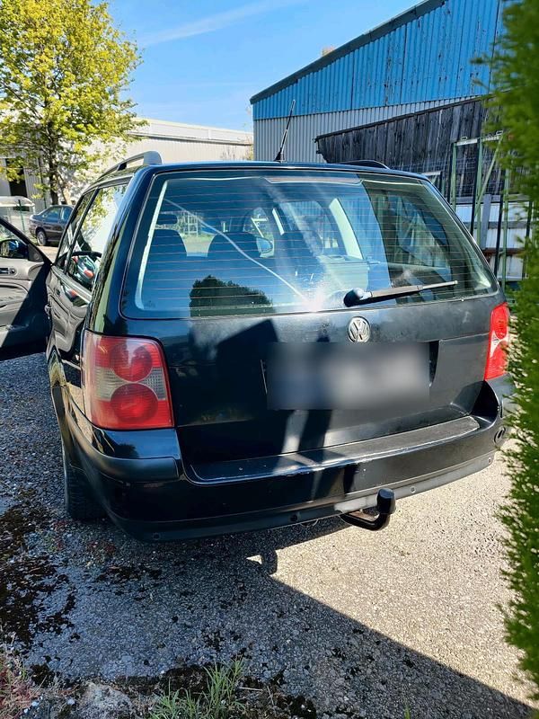 Second-hand VW Passat 150 CP (110 kW) 2004 Negru Break