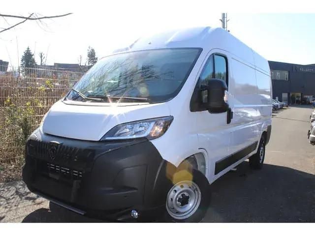 Weiss (kaolin) Neu 2025 Peugeot Boxer Van | 30.990 € (Fairer Preis) - Bild 1/4