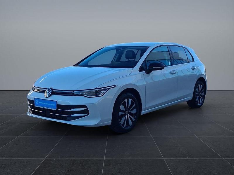 Gebraucht VW Golf VIII Goal 150 PS (110 kW) 2025 Oryxweiß perlmutteffekt Limousine