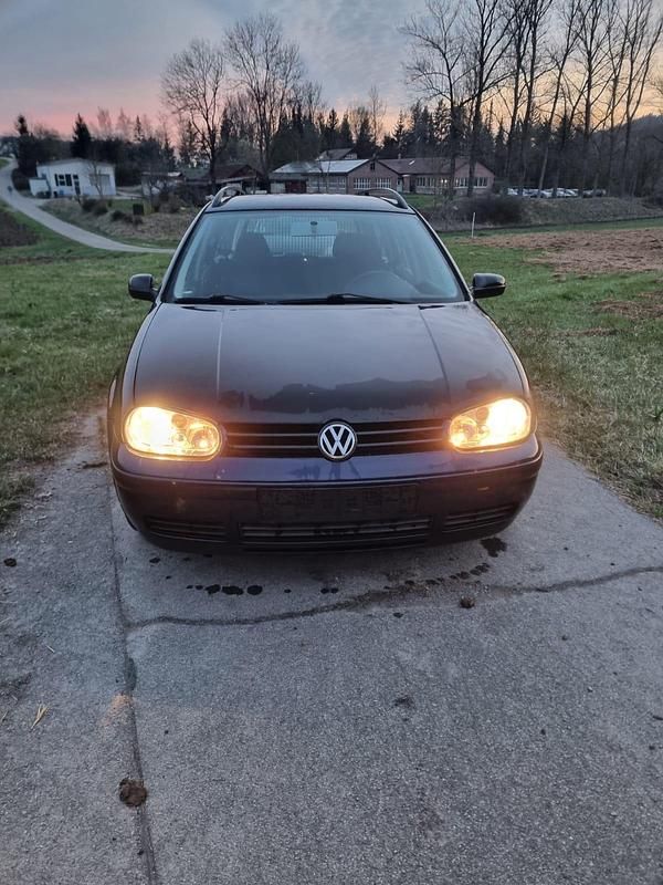 Gebraucht VW Golf IV 73 PS (53 kW) 2000 Schwarz Kombi