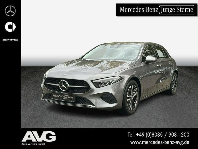 Grau Gebraucht 2024 Mercedes A200 Progressive Limousine | 30.800 € (Fairer Preis) - Bild 1/4