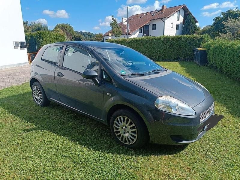 Grau Gebraucht 2009 Fiat Grande Punto Active Kleinwagen | 1.400 € (Fairer Preis) - Bild 1/4