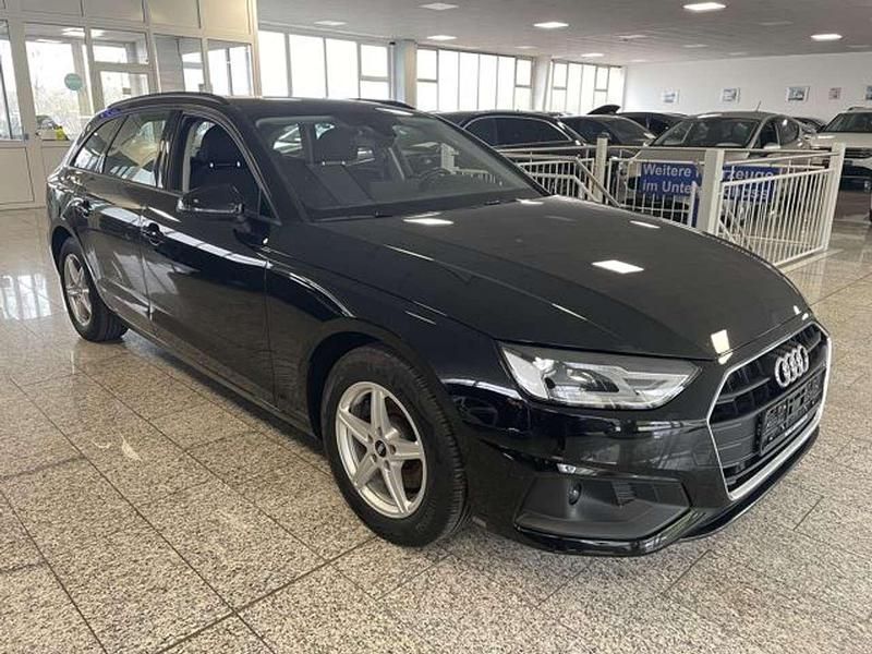 Gebraucht Audi A4 Basis 136 PS (100 kW) 2022 Schwarz Kombi