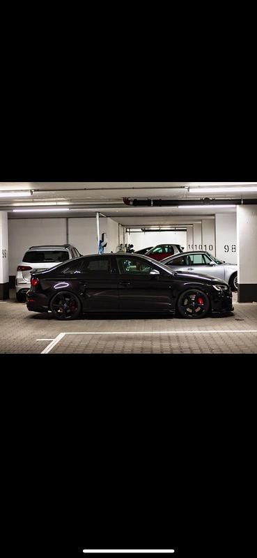 Schwarz Gebraucht 2018 Audi RS3 Design Kleinwagen | 46.000 € (Fairer Preis) - Bild 1/4