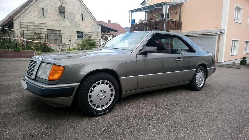 Grau Gebraucht 1990 Mercedes 230 Coupé | 8.000 € - Bild 1/4