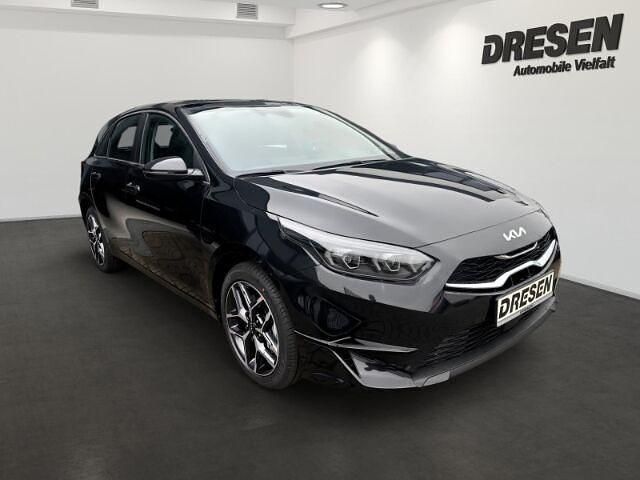 Gebraucht Kia Ceed Spirit 140 PS (102 kW) 2024 1k) black pearl m (schwarz Kleinwagen