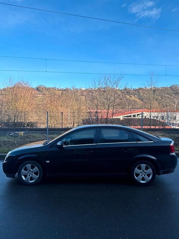 Schwarz Gebraucht 2005 Opel Vectra Limousine | 750 € (Superpreis) - Bild 1/4