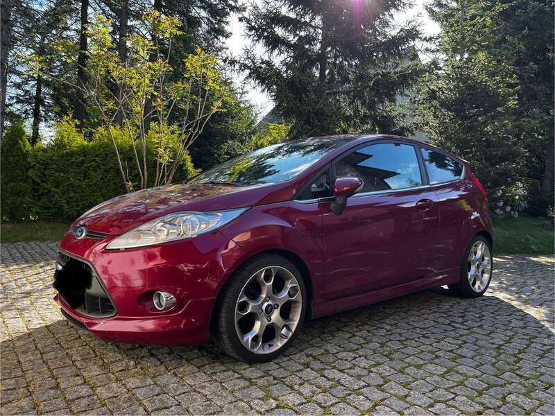 Rot Gebraucht 2009 Ford Fiesta Titanium Kleinwagen | 2.546 € (Fairer Preis) - Bild 1/4