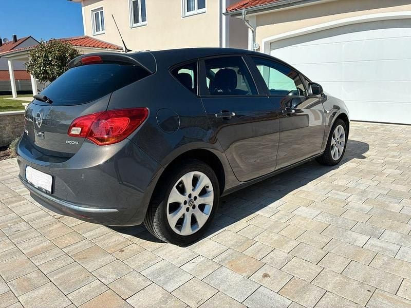 Gebraucht Opel Astra 140 PS (102 kW) 2015 Schwarz Limousine