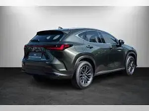 Neu Lexus NX450h+ 292 PS (214 kW) 2026 Grün (grün / norigrün) SUV