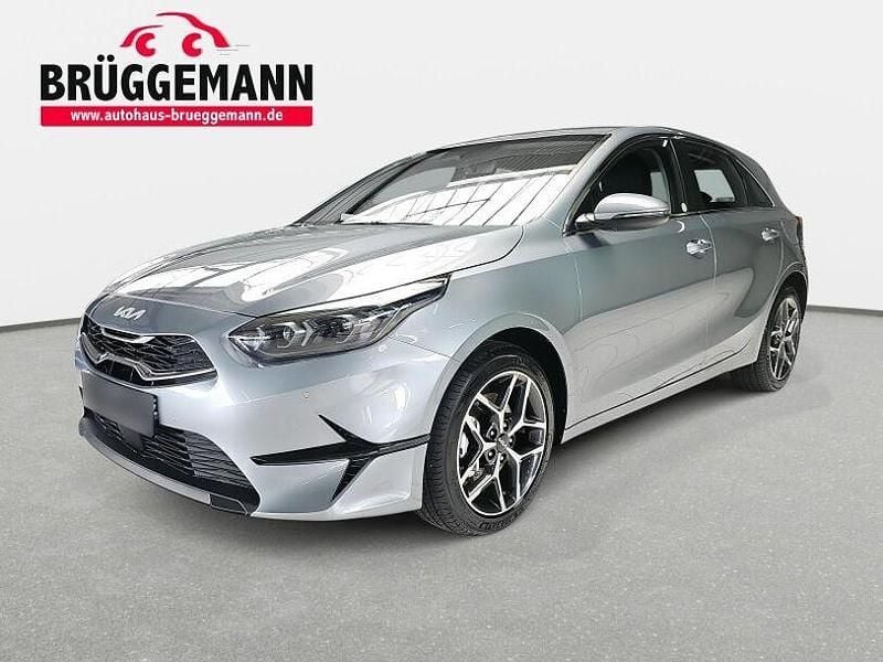 Gebraucht Kia Ceed Spirit 140 PS (102 kW) 2024 Silber Kleinwagen