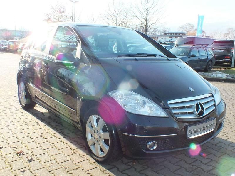 Gebraucht Mercedes A180 109 PS (80 kW) 2010 Schwarz Van / Kleinbus