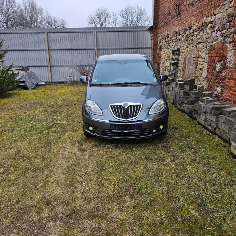 Gebraucht 2010 Lancia Musa Van / Kleinbus | 3.500 € (Fairer Preis) - Bild 1/4