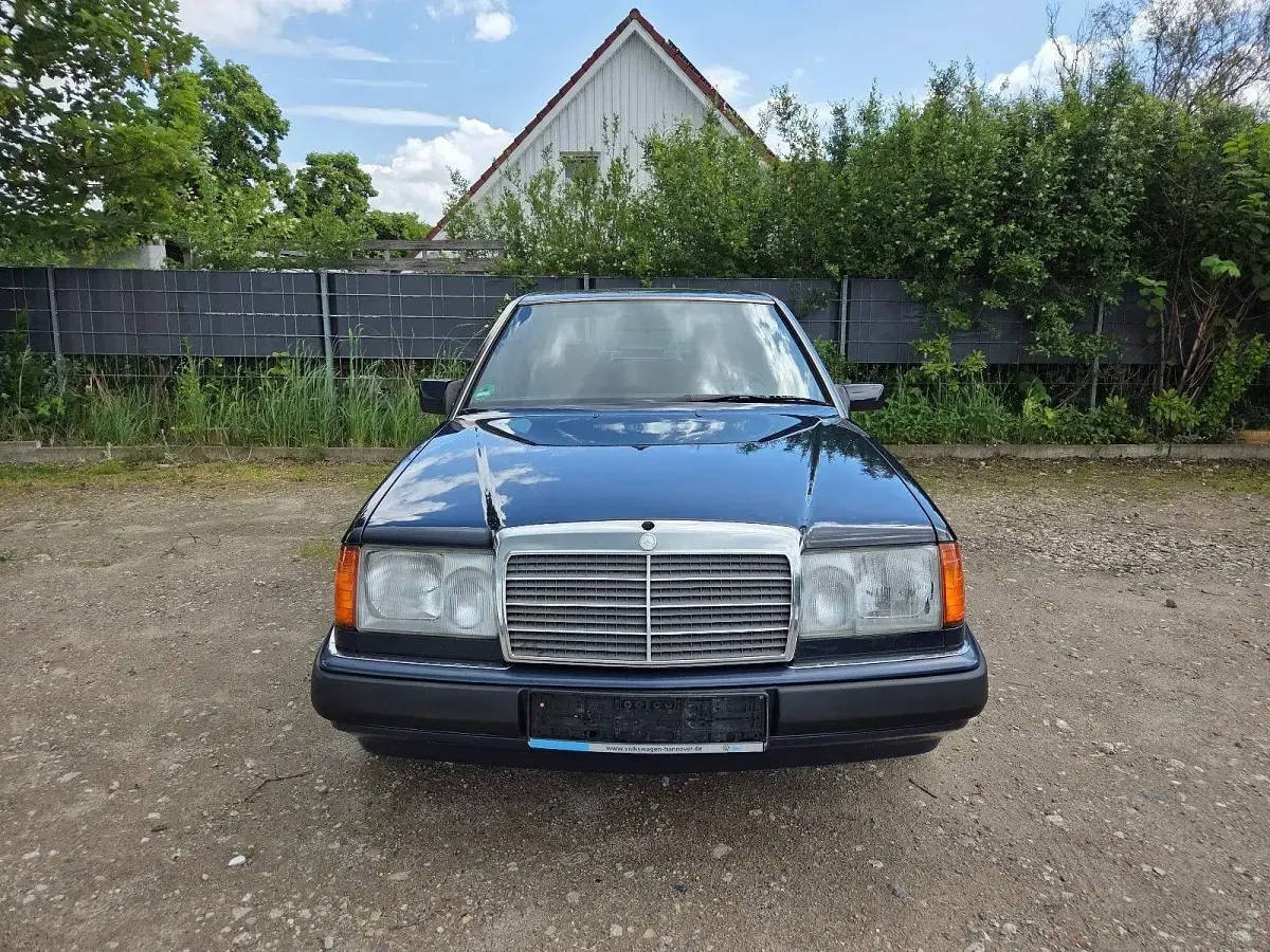 Gebraucht Mercedes 230 132 PS (97 kW) 1991 Blau Limousine