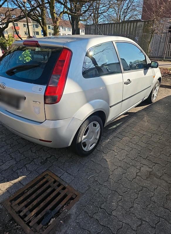 Gebraucht Ford Fiesta 69 PS (50 kW) 2003 Silber Kleinwagen