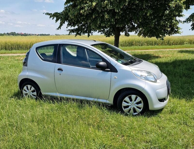 Silber Gebraucht 2010 Citroën C1 Advance Kleinwagen | 1.830 € (Guter Preis) - Bild 1/4