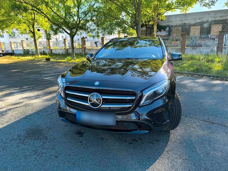 Gebraucht Mercedes GLA220 176 PS (129 kW) 2015 Violet SUV