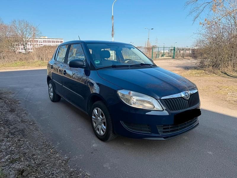 Gebraucht Skoda Fabia 60 PS (44 kW) 2014 Blau Limousine