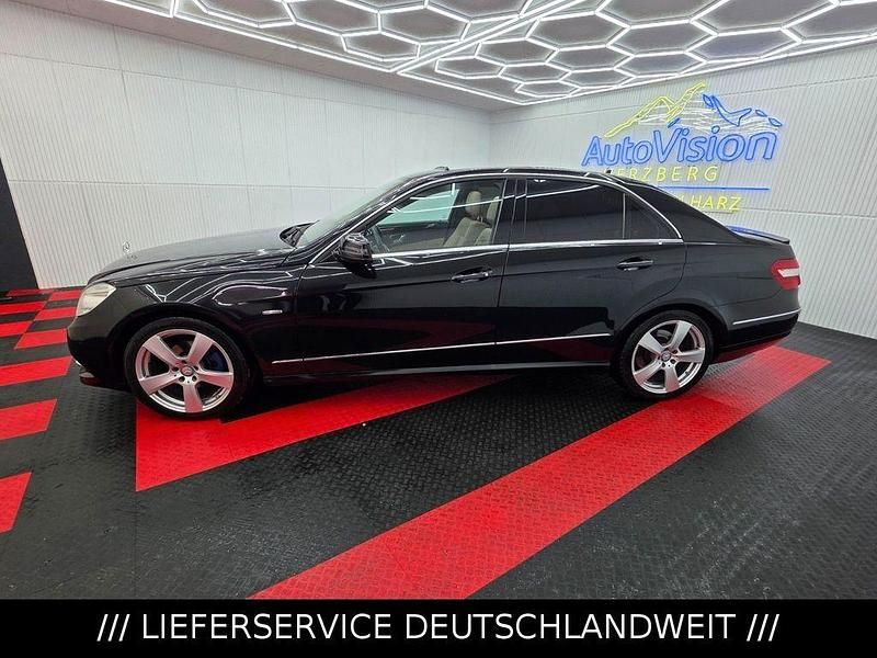 Gebraucht Mercedes E220 Avantgarde 170 PS (125 kW) 2011 Schwarz Limousine